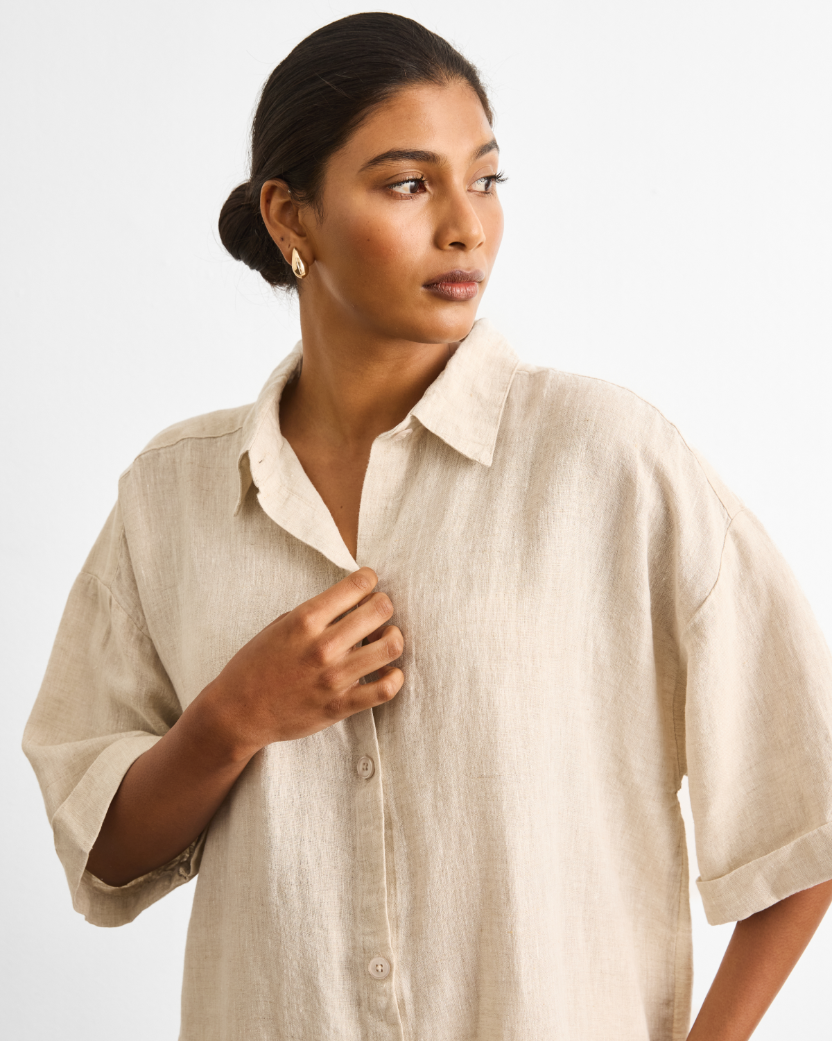 Villa Linen Shirt Dress in Oatmeal - Image 4