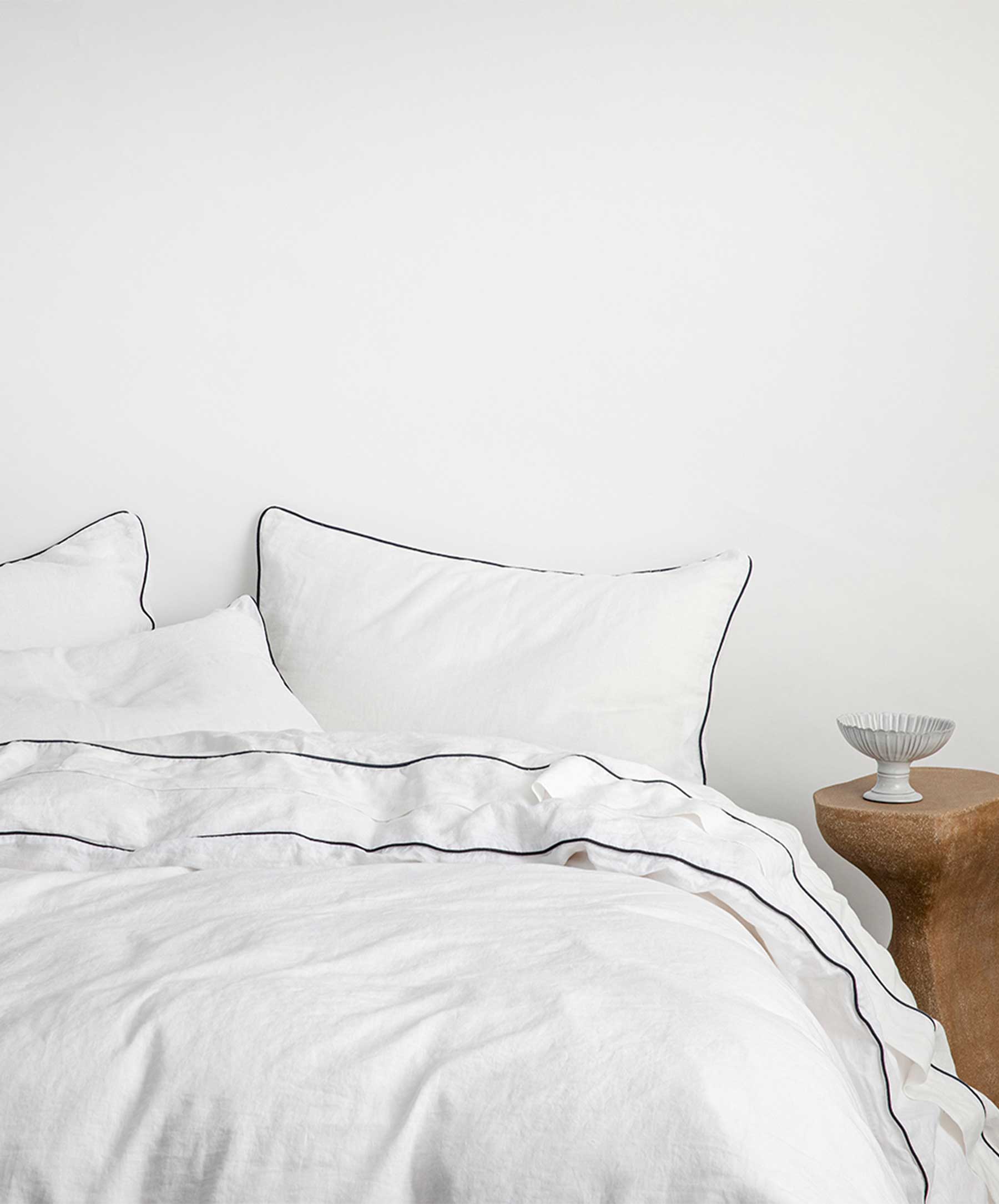 Piped Linen Flat Sheet - White and Navy - Image 2