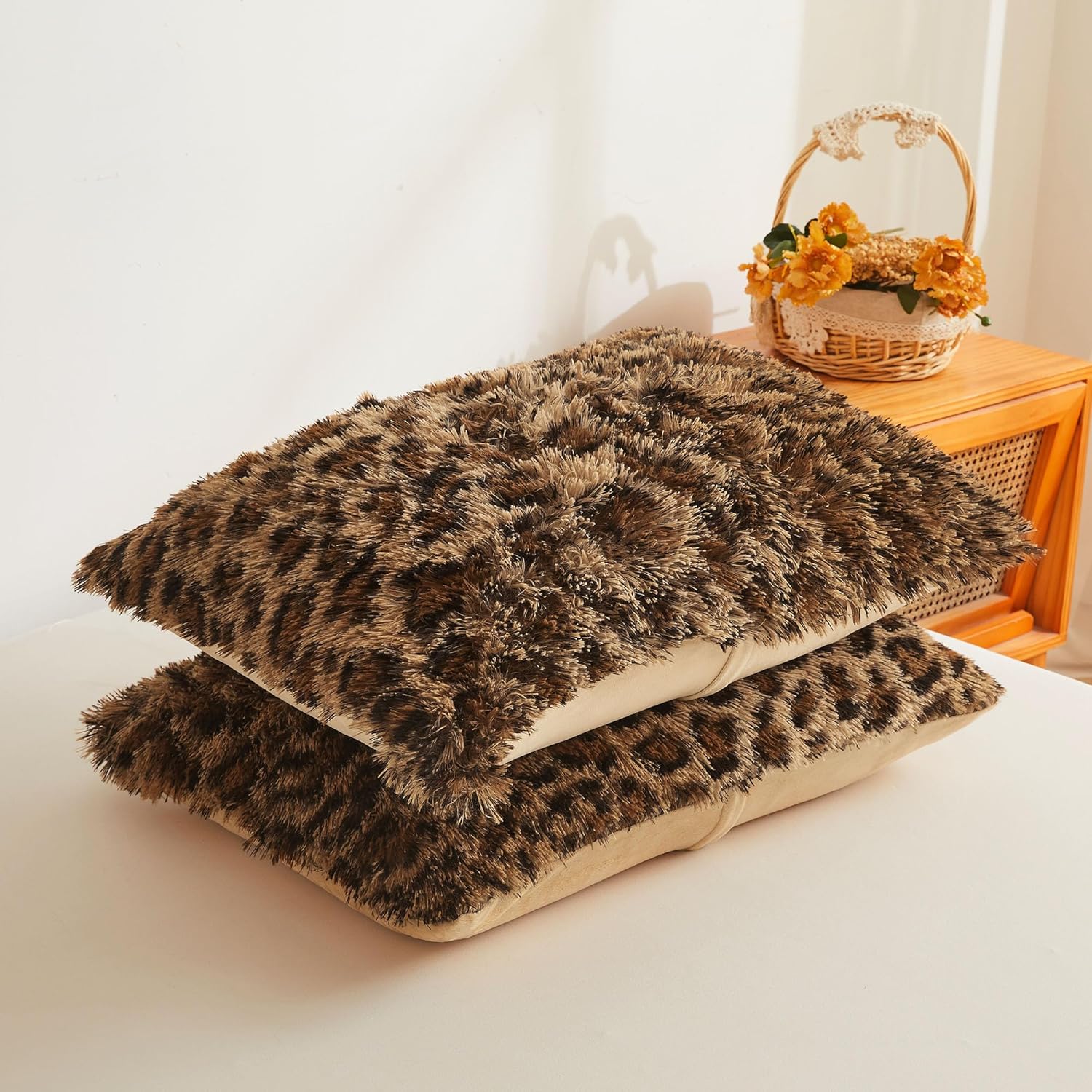 XeGe Cheetah Print Fluffy Faux Fur Duvet Cover Set, 3 Pieces Soft Plush Shaggy Fuzzy Bedding Set(1 Faux Fur Leopard Print Comforter Cover + 2 Furry Pillowcases), Zipper Closure(Queen, Brown) - Image 4