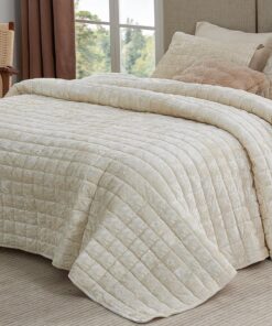 BEDELITE Velvet Quilt Set King Size - Luxury Velvet Comforter Bedding Set 3 Pieces, Soft Cozy Cream White Oversized Bedspread Coverlet for All Seasons with 2 Pillow Shams