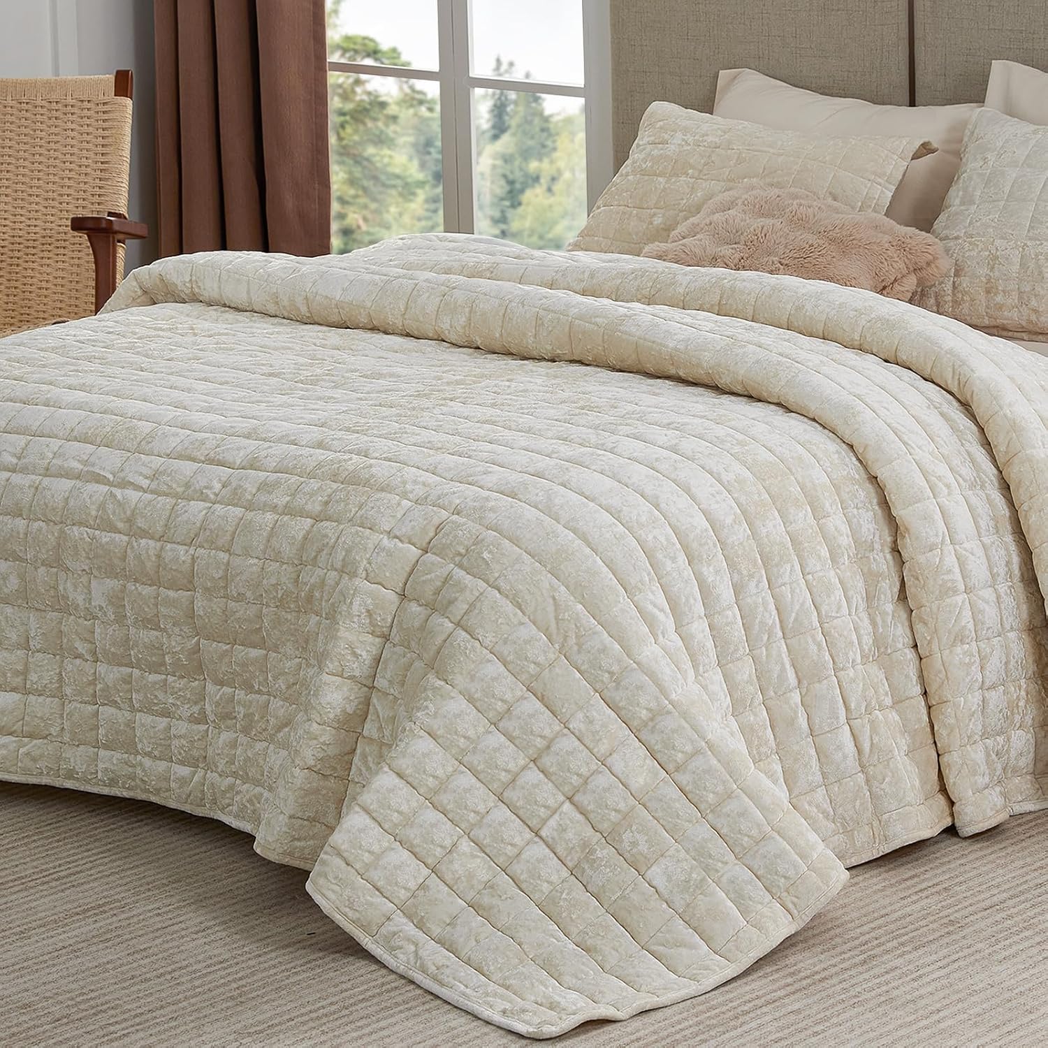 BEDELITE Velvet Quilt Set King Size - Luxury Velvet Comforter Bedding Set 3 Pieces, Soft Cozy Cream White Oversized Bedspread Coverlet for All Seasons with 2 Pillow Shams