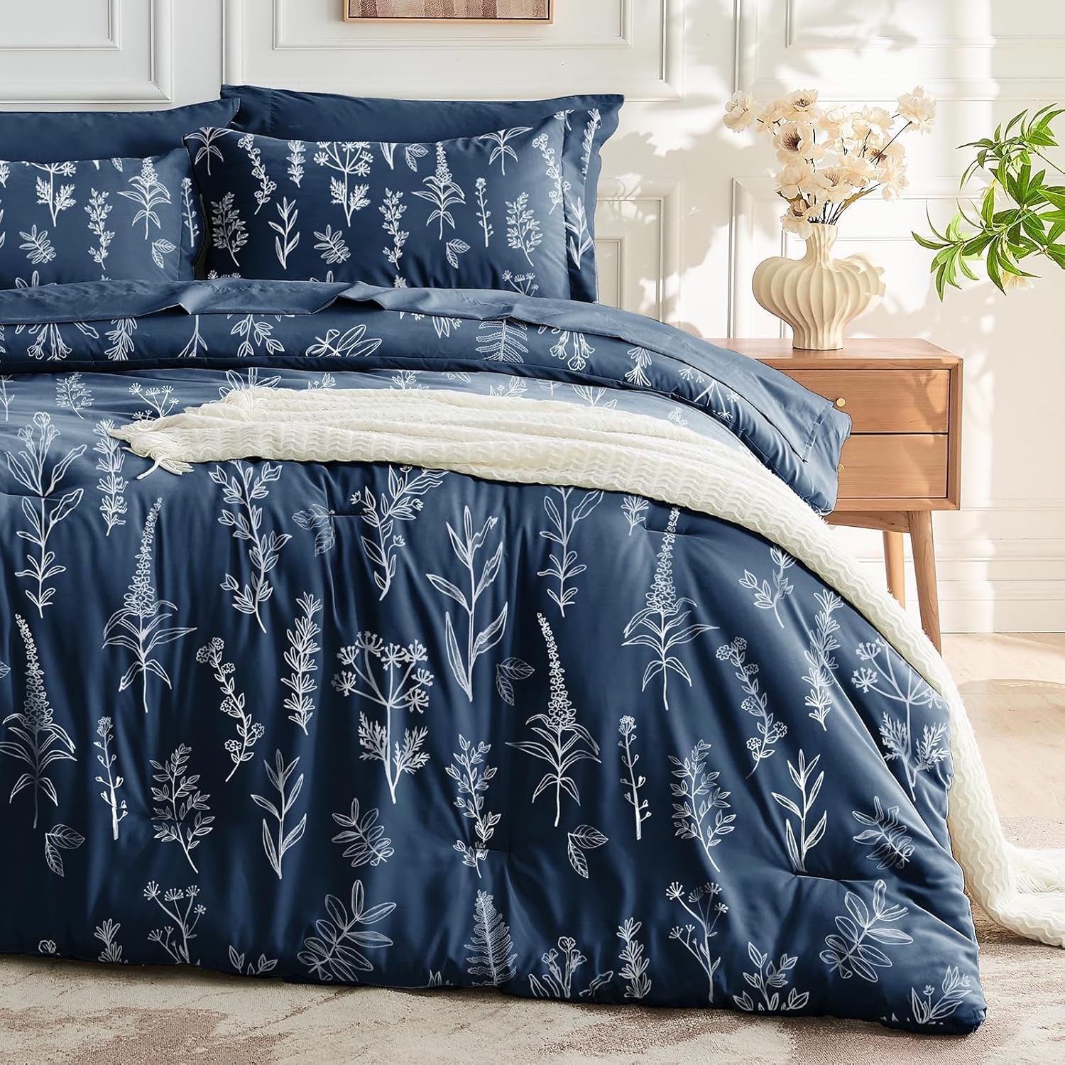 MUXHOMO Bed in a Bag Queen 7 Pieces, Sage Green Queen Comforter Set Reversible Botanical Flowers Design, Ultra Soft & Breathable Bedding Sets with Comforter, Sheets, Pillowcases & Shams - Image 12