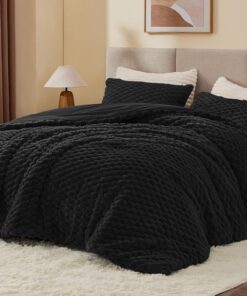 BEDELITE Fluffy Queen Comforter Set - Black Fleece Soft Comforter for Queen Size Bed, Luxury Warm Bedding Set for Winter, Fuzzy Bed Set 3 Pieces (1 Comforter, 2 Pillowcases)
