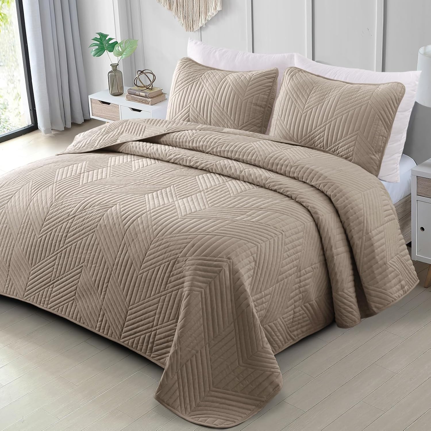 Exclusivo Mezcla Ultrasonic King Quilt Bedding Set, Lightweight Brich Beige Bedspreads Soft Modern Geometric Coverlet Set for All Seasons (1 Quilt and 2 Pillow Shams) - Image 25