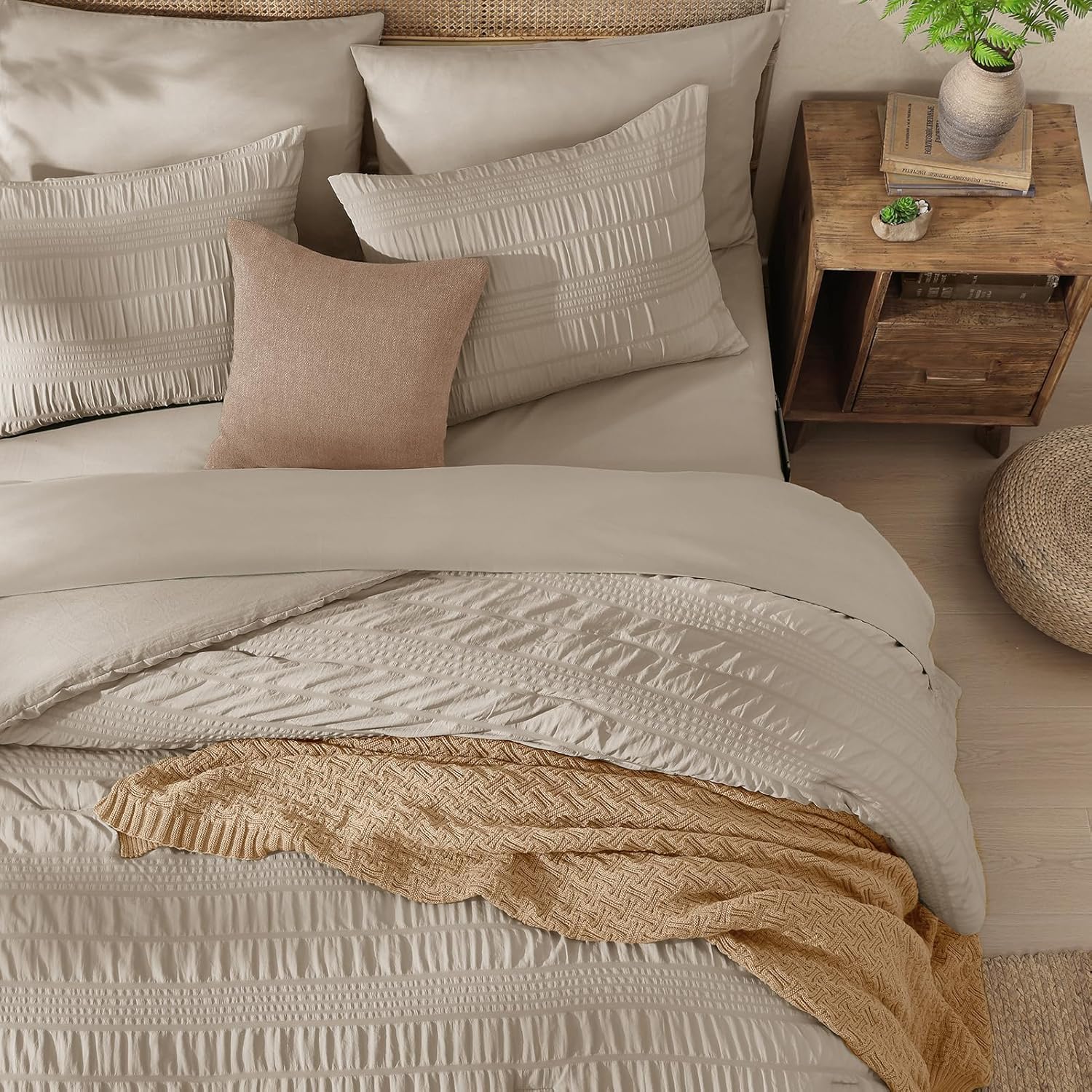 CASAAGUSTO Queen Comforter Set, 7 Pieces Oatmeal Seersucker Bed in a Bag Queen Size Soft All Seasons, Bedding Sets with Comforter, Flat Sheet, Fitted Sheet, 2 Pillow Shams, 2 Pillowcases - Image 4