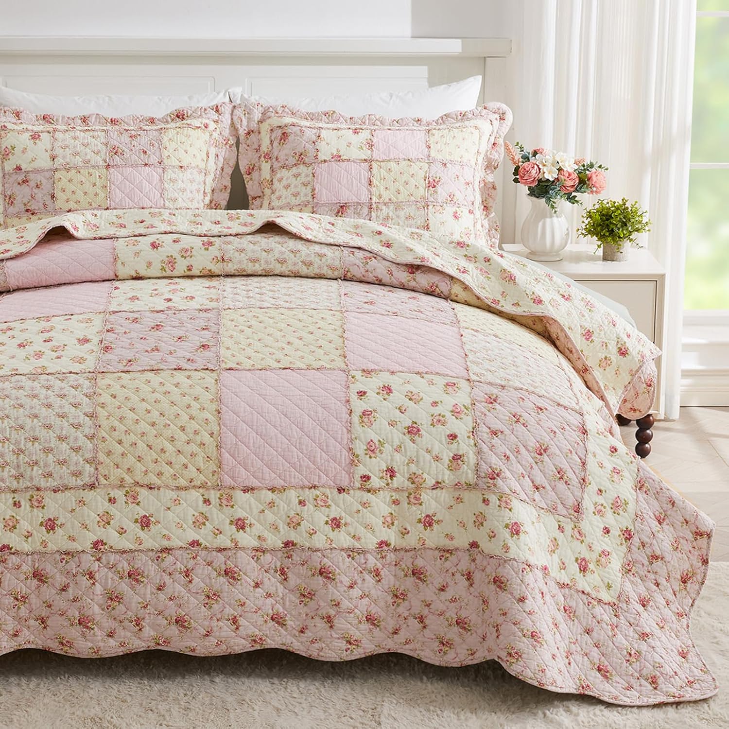 Cozyholy Queen Size Quilt Set 3-Piece, 100% Cotton Patchwork Quilt, Pink Floral Reversible Shabby Chic Bedding Bedspread for All Season, Soft Quilted Blanket with 2 Pillow Shams Machine Washable