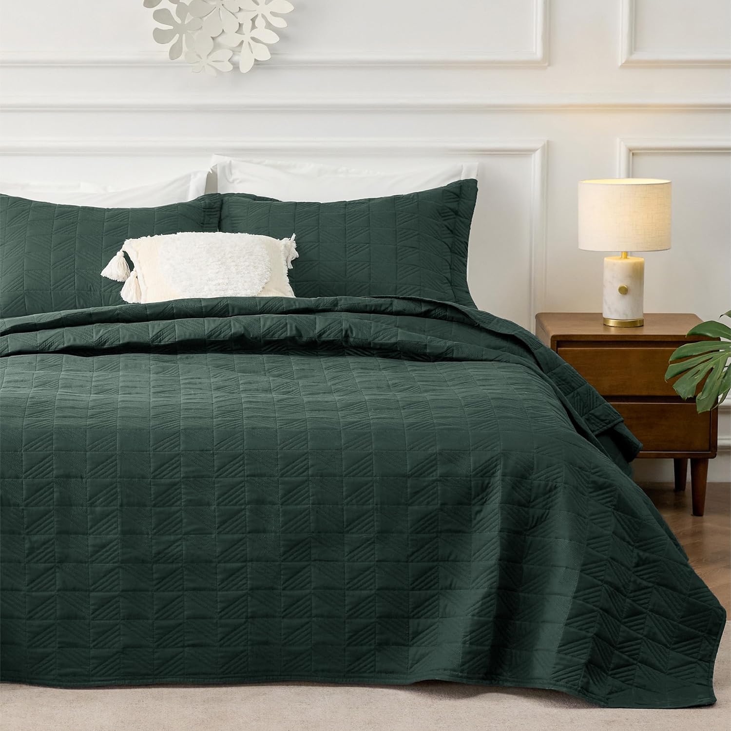 Bedsure Quilts Queen Size - Ultra Soft Quilt Bedding, White Bedspread Queen Size for Modern Bedroom, Lightweight All-Season Comforter, 90x96 Inch - Image 34