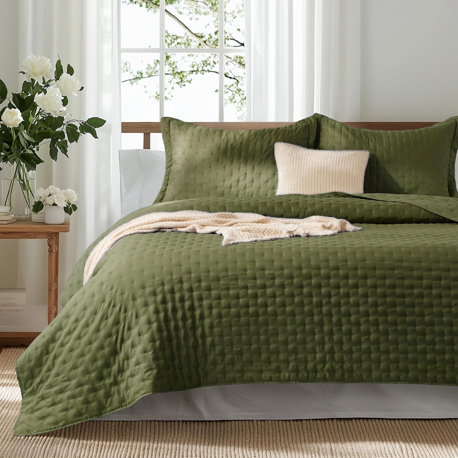 Bedsure King Quilt - Ultra Soft Quilt Bedding, Lightweight King Size Comforter, White Bedspread Coverlet for Modern Bedroom Decor, 106x96 Inch - Image 25