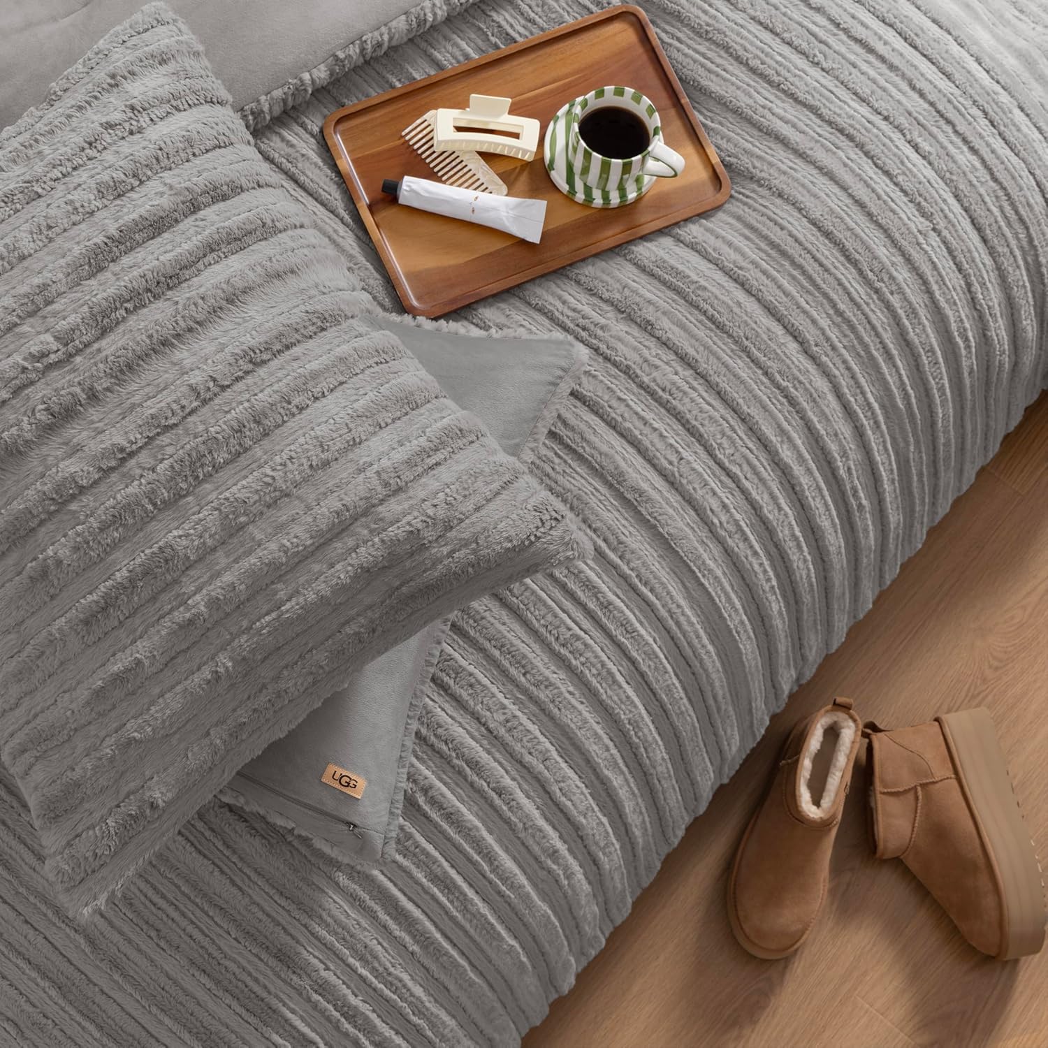 UGG Full/Queen Comforter Set with 2 Pillow Shams Plush Faux Fur Bedding Soft Warm Down Alternative Comforter Washable Hypoallergenic Fluffy Blanket Set for Bedroom, Full/Queen, Seal Grey (Kenzie) - Image 5