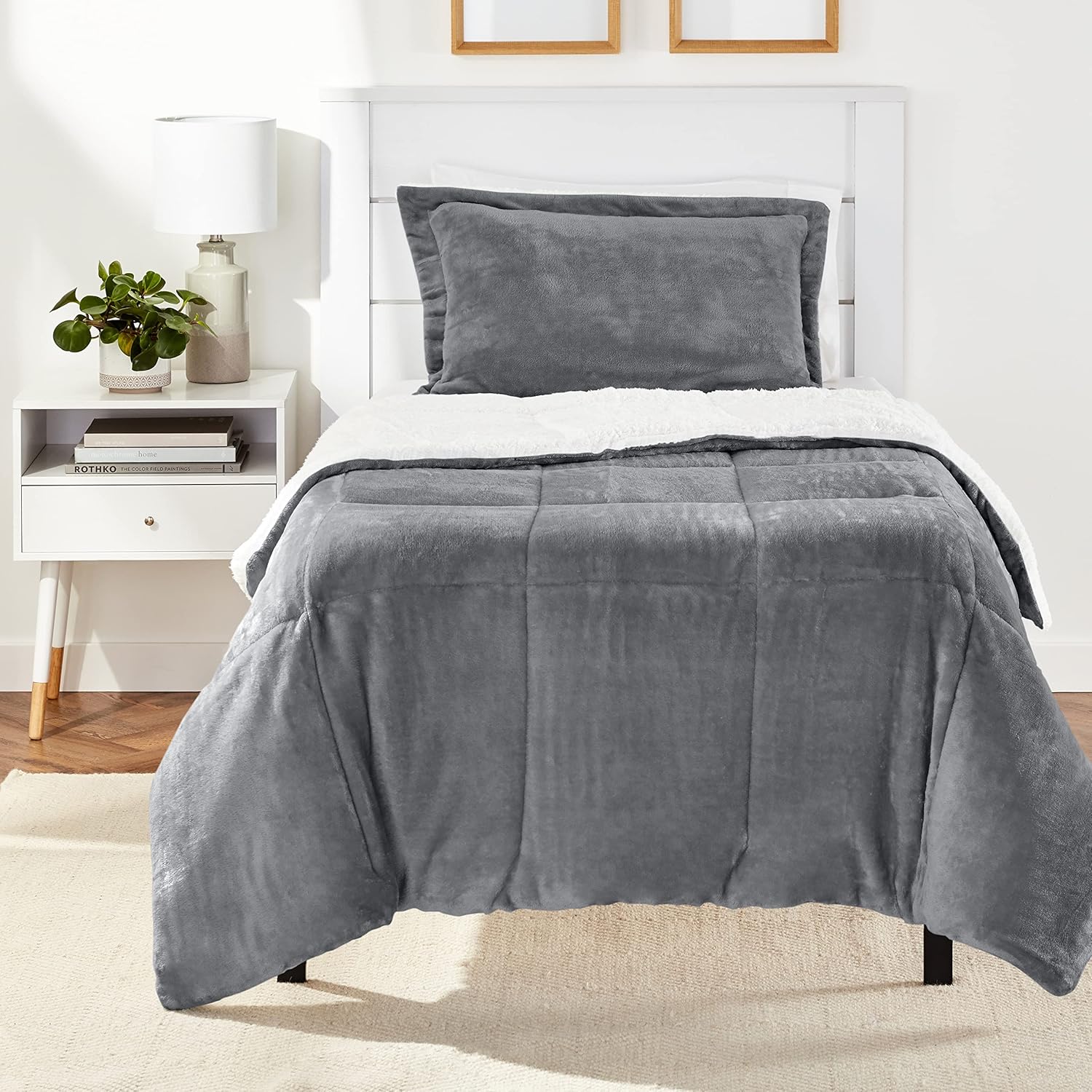 Amazon Basics 3 Piece Bedding Set, Micromink Sherpa, Ultra-Soft, Warm All Season Comforter, King, Charcoal, Solid - Image 10