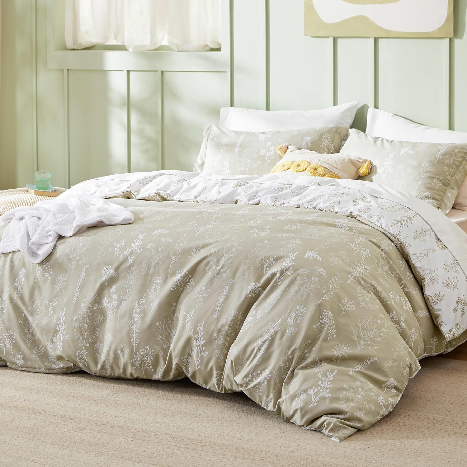 Bedsure Queen Comforter Set - Grey Bed Set, 3 Pieces Cute Floral Bedding, 1 Soft Reversible Botanical Flowers Comforter and 2 Pillow Shams - Image 22