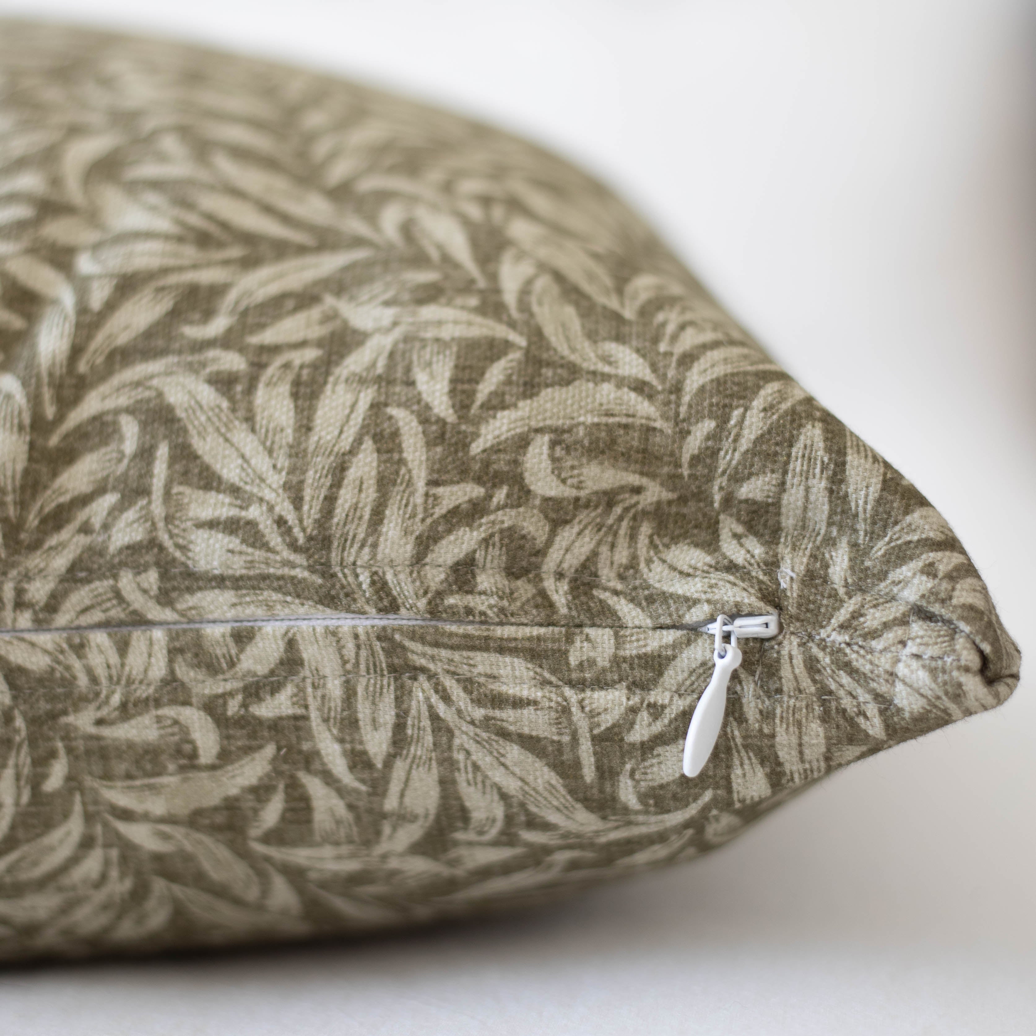 Louie in Green -12x20 | 12x40 - Image 3