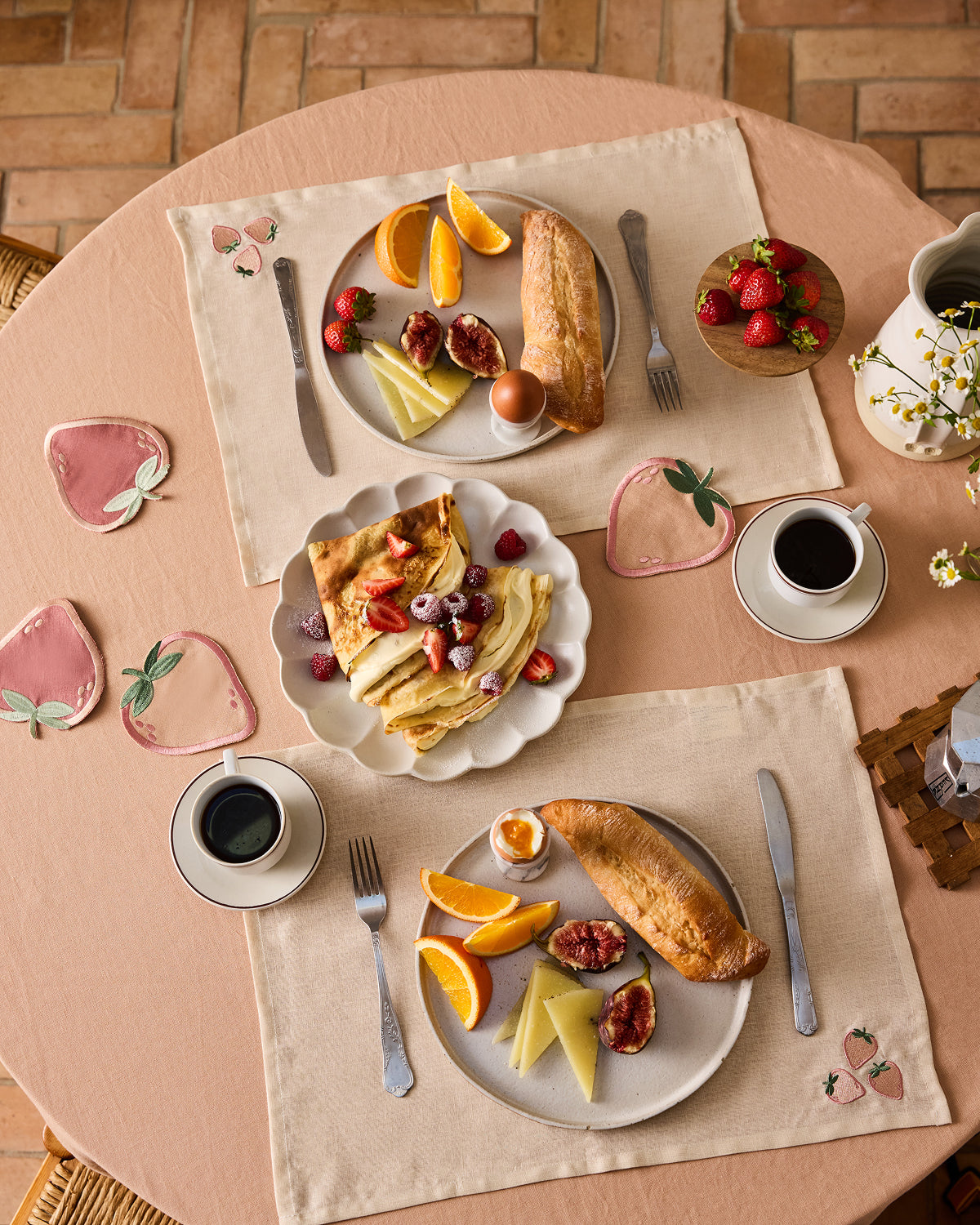 Les Fruits Fraise Napkins (Set of Four) - Image 2