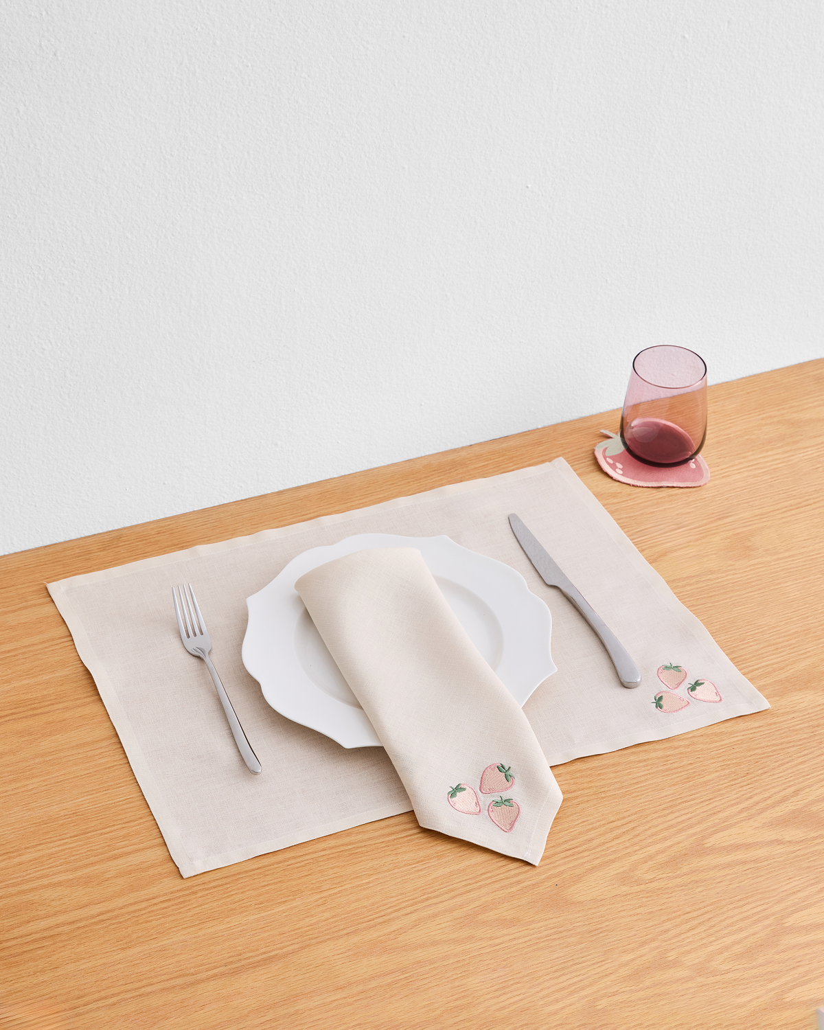 Les Fruits Fraise Napkins (Set of Four) - Image 4