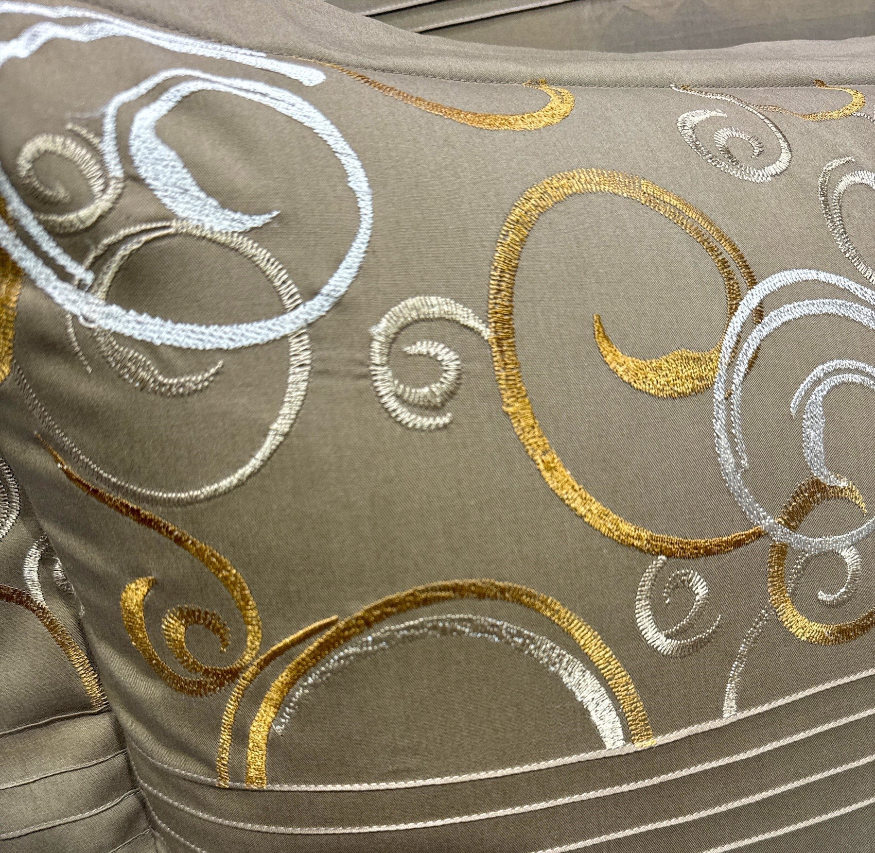 Geneva Embroidered 3-Piece Duvet Set - Image 4