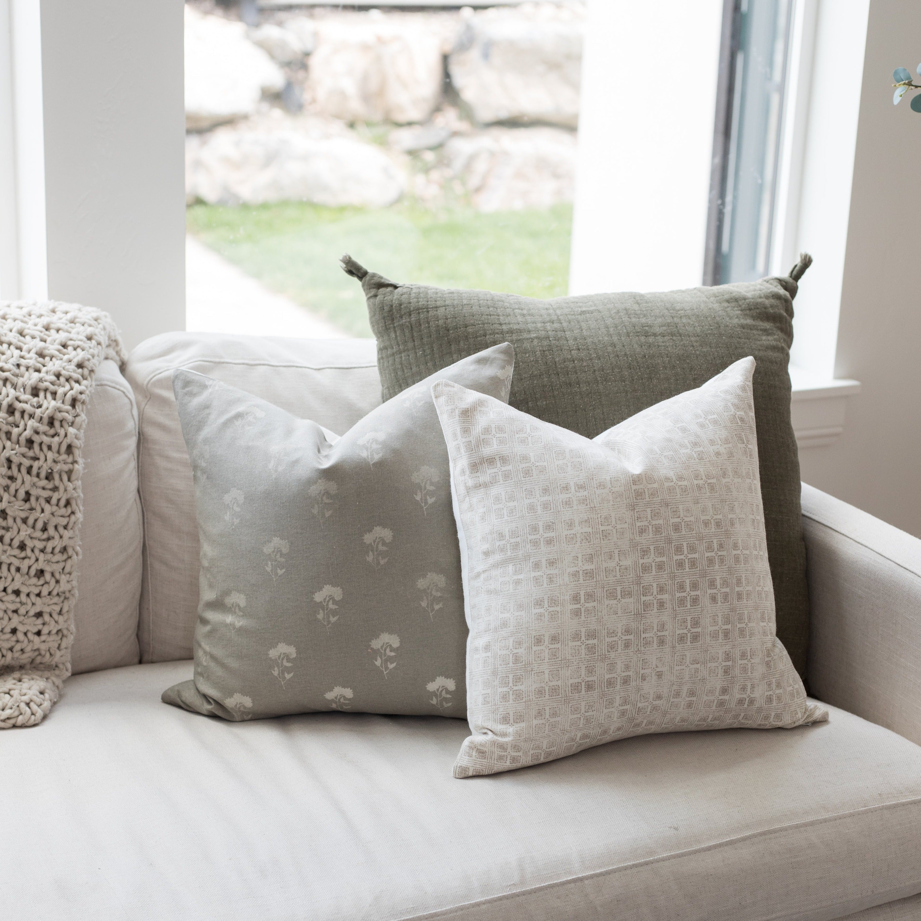 Fleur - Gray Floral - 18 | 22 | 24 - Image 7