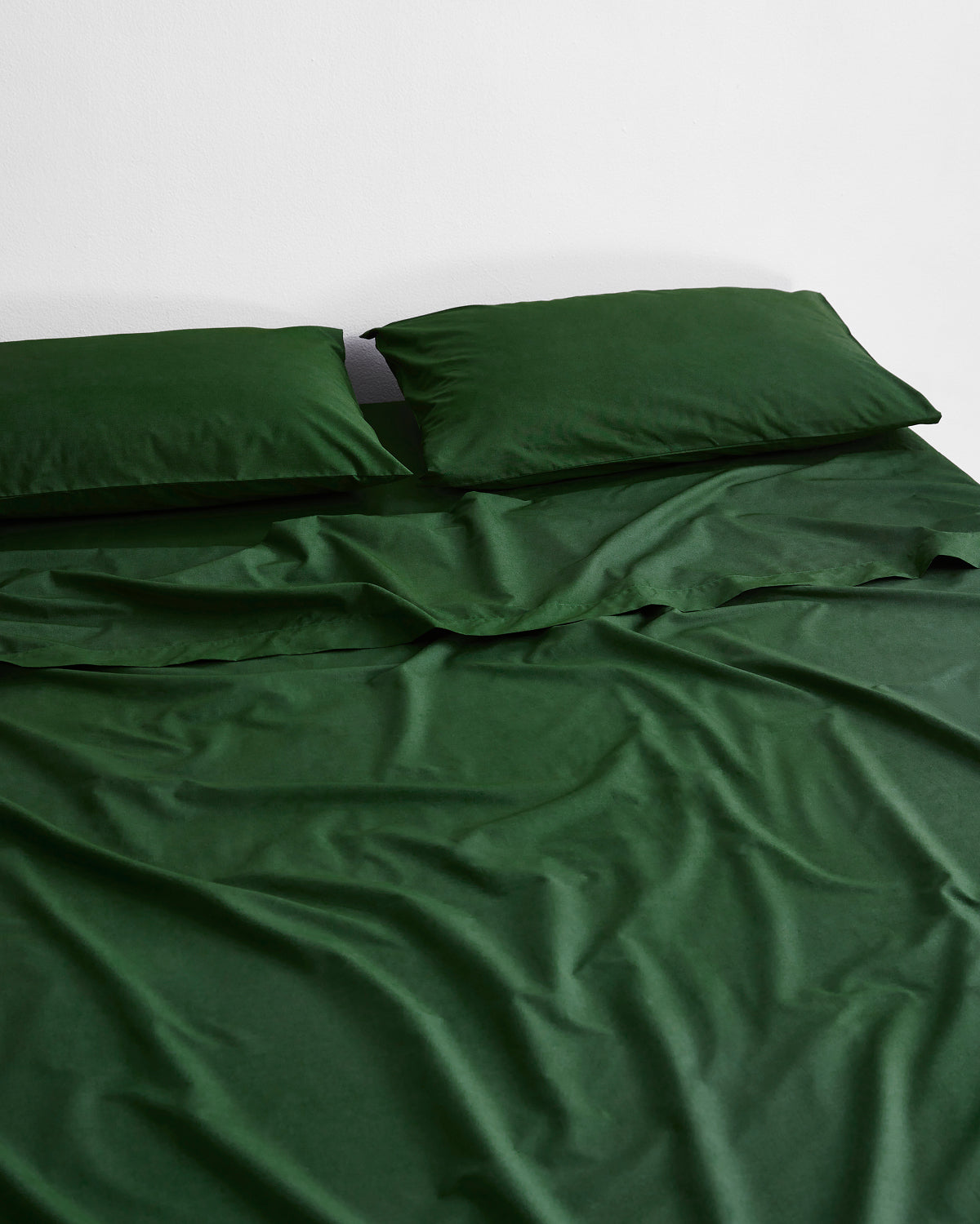 Moss Organic Cotton Percale Fitted Sheet - Image 3