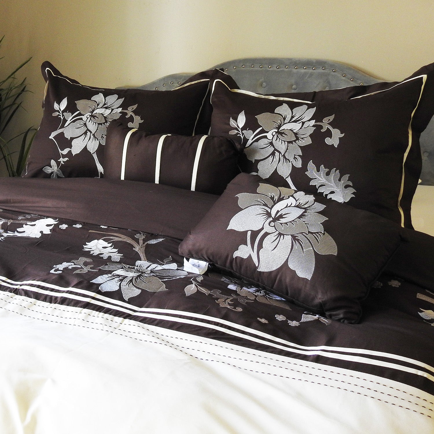 Chocolate Duvet Cover Set 5 Piece Myra. Full/Queen