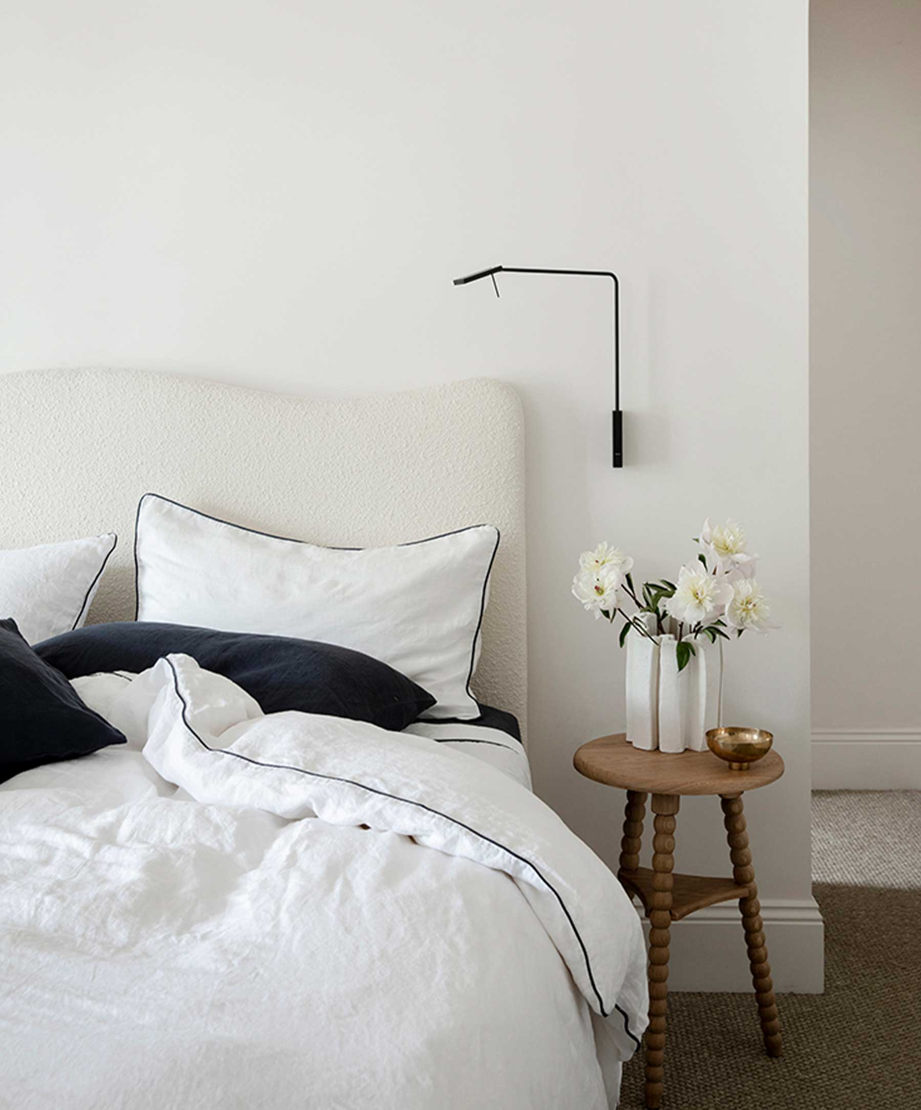 Piped Linen Flat Sheet - White and Navy - Image 6