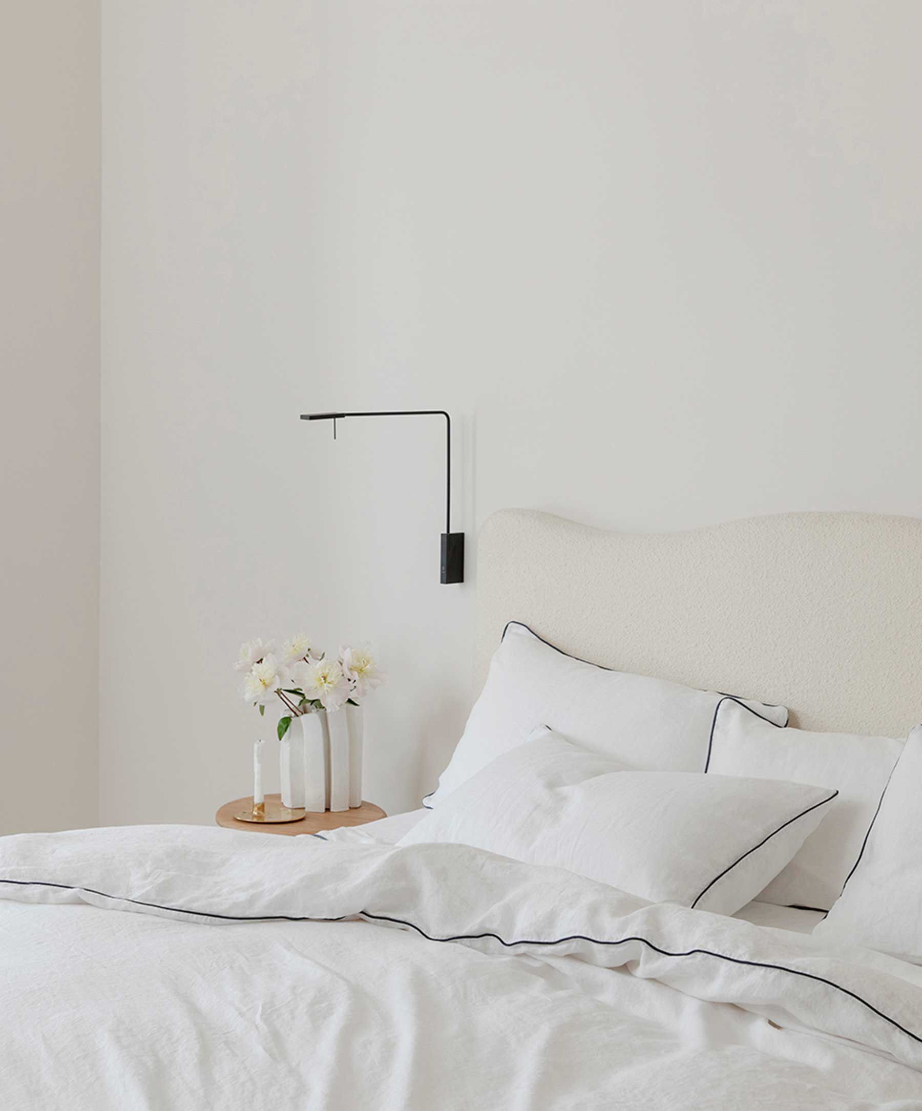 Piped Linen Flat Sheet - White and Navy - Image 5