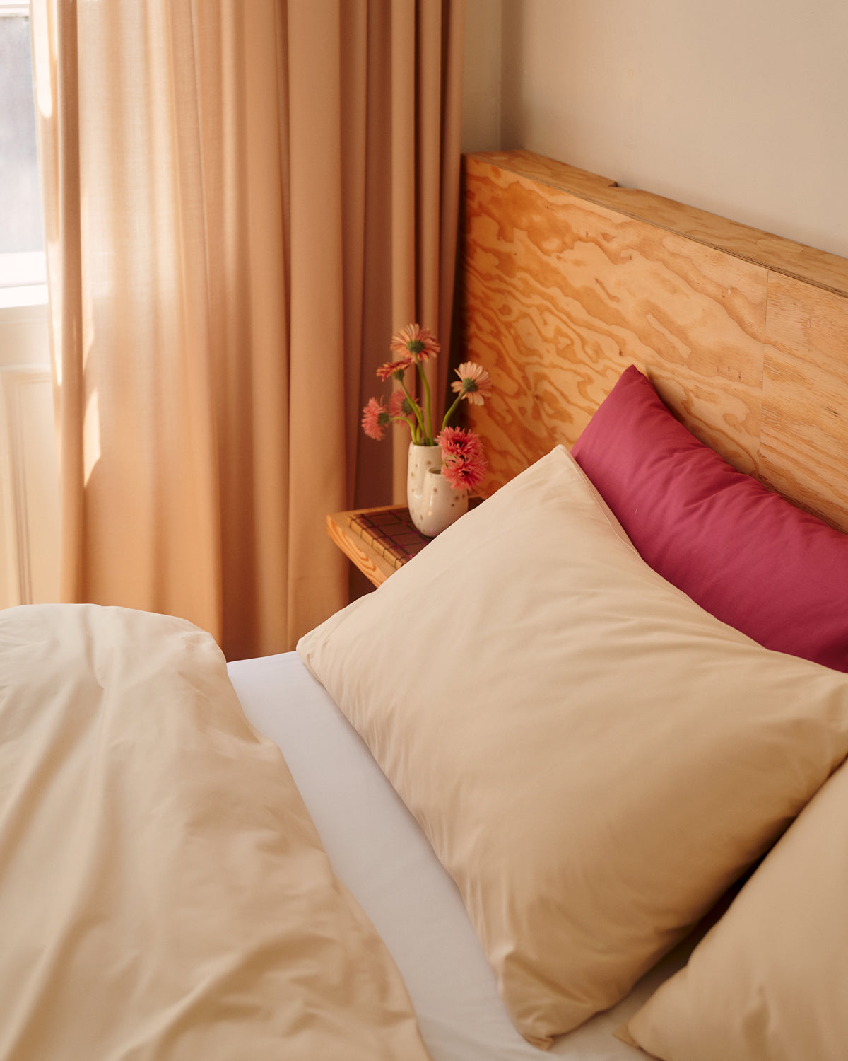 Vanilla. Crisp White & Berry Organic Cotton Percale Bedding Bundle - Image 2