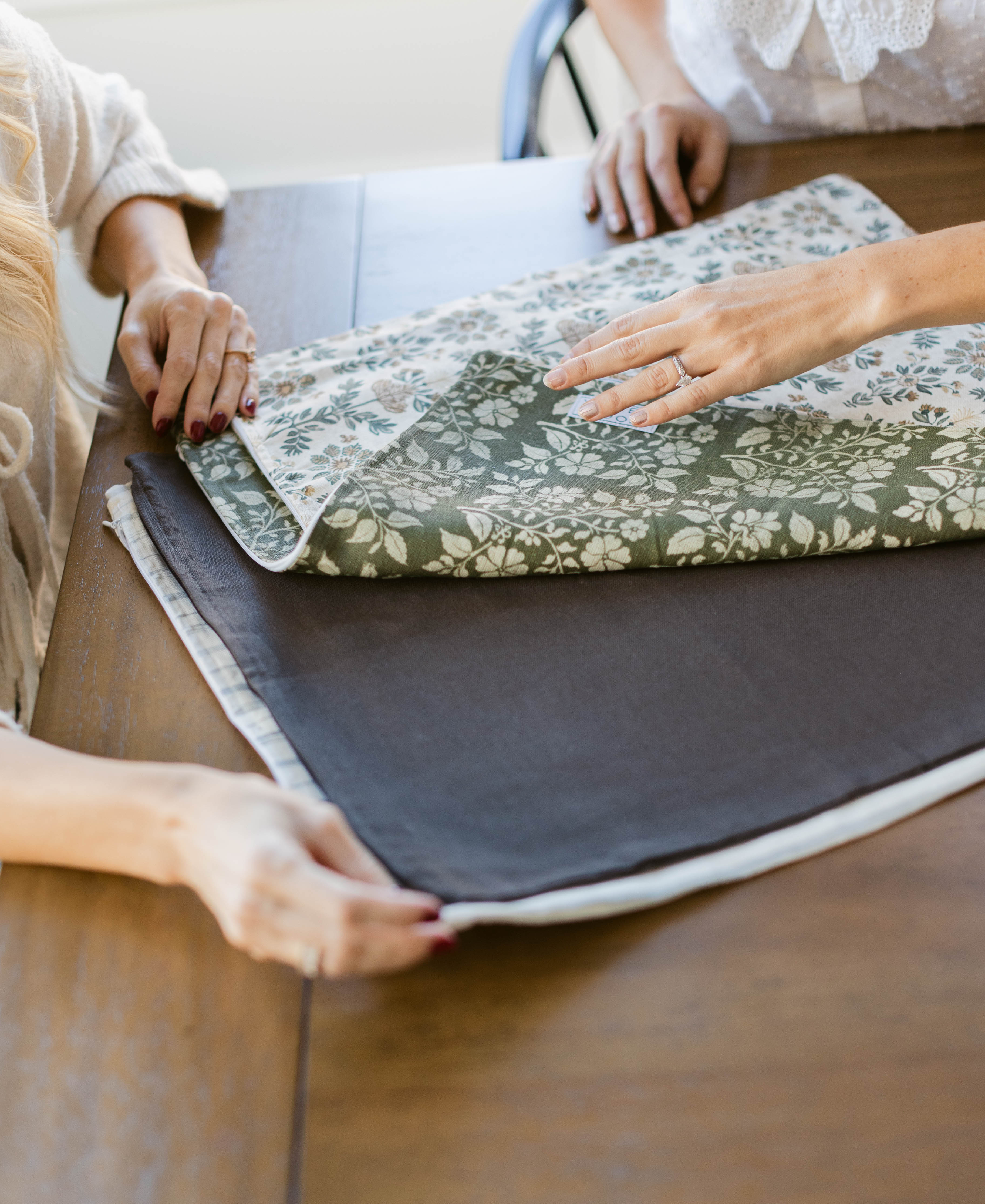 Evergreen Floral in Linen - 18 | 22 | 26 - Image 4