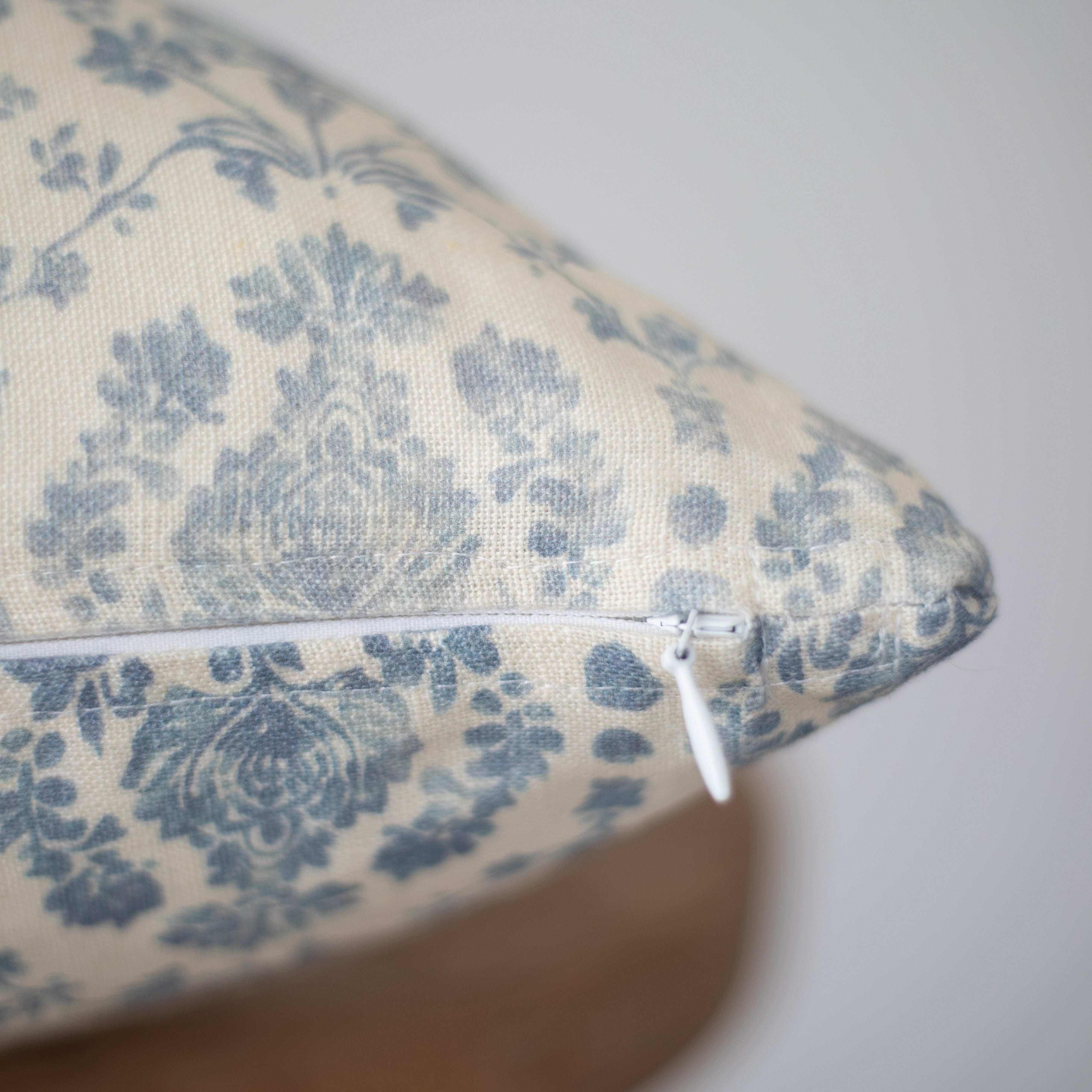 Clara in linen - 12x20 - Image 3