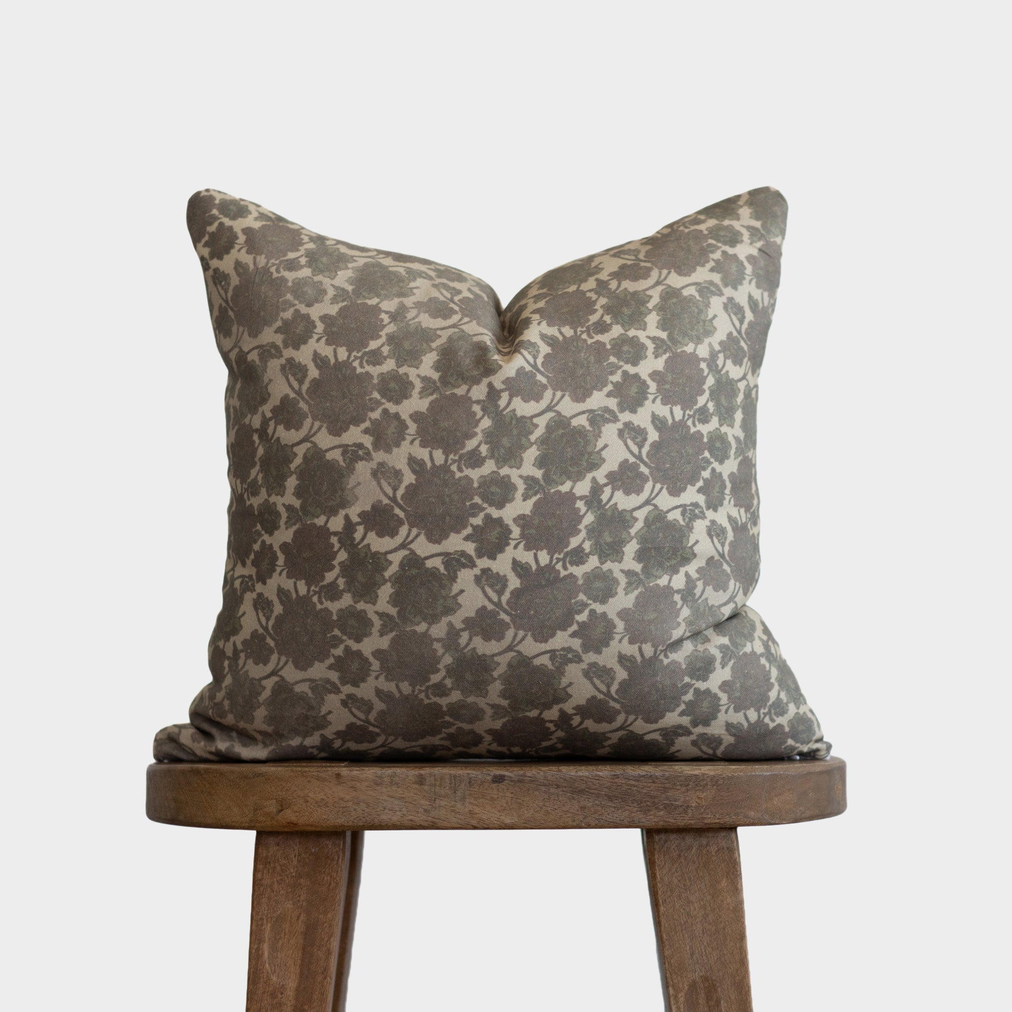 Nora - 18 | 22 - Image 2