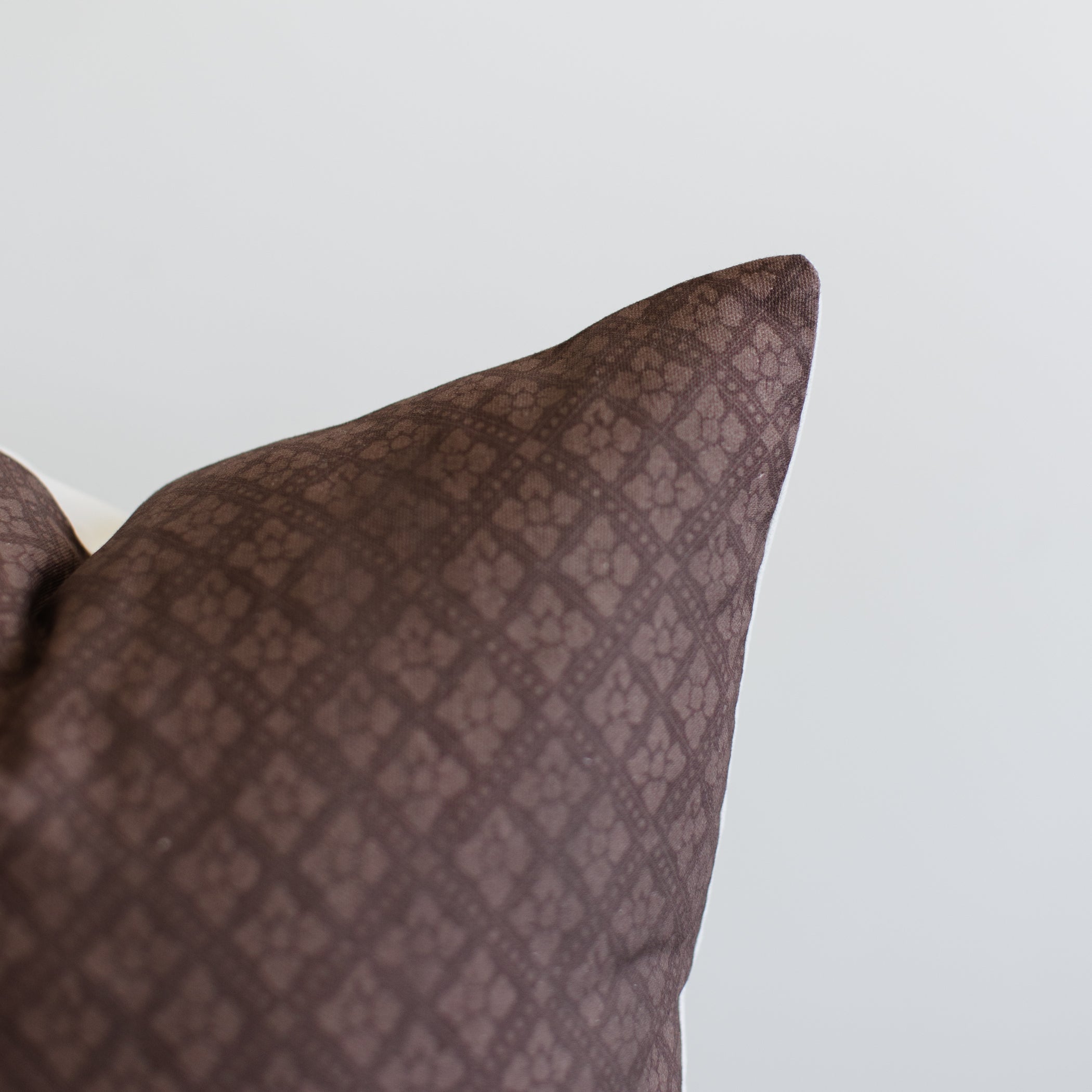 Clove in Maroon - Lumbar - 12x20