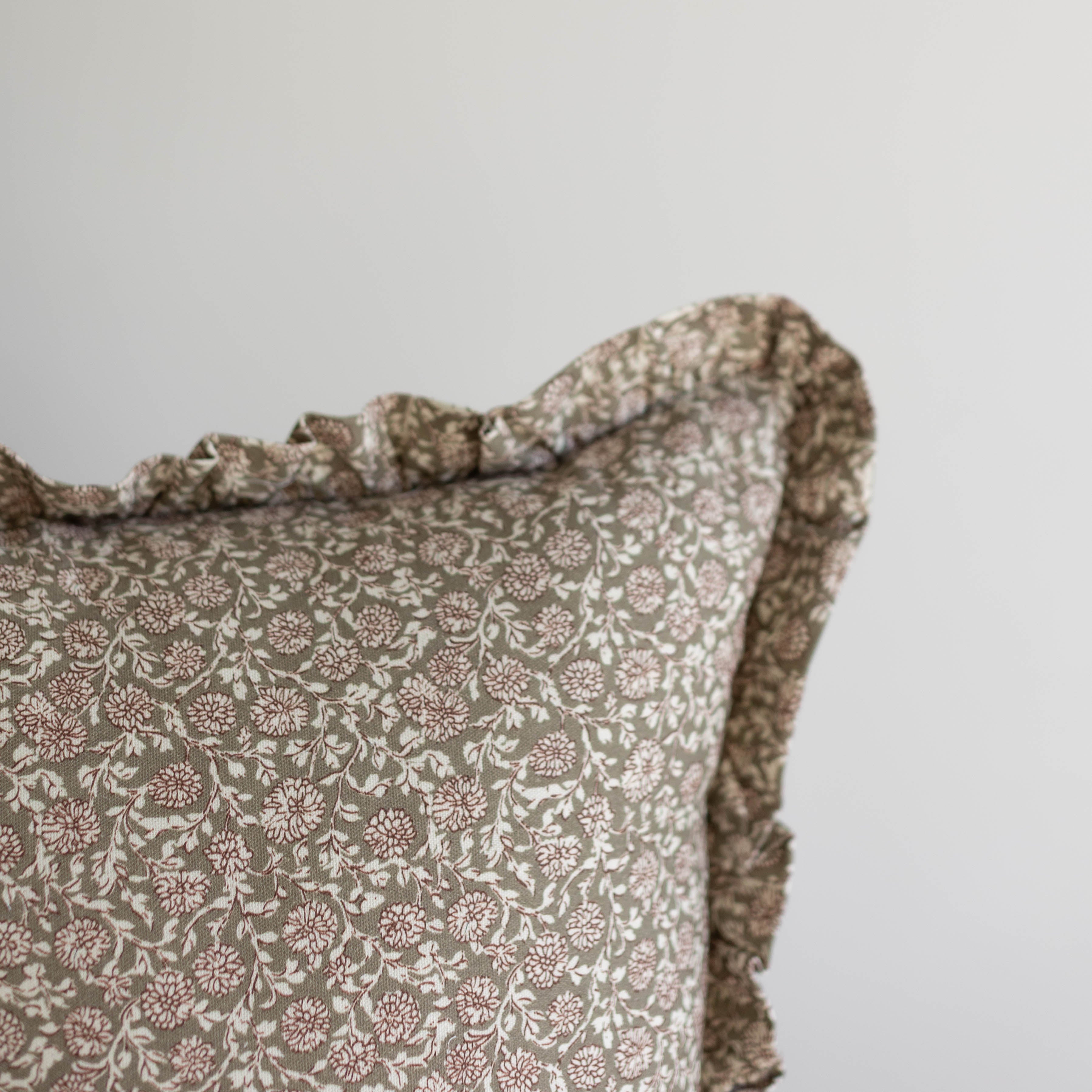 Elsie Ruffle - 18 | 22 - Image 2