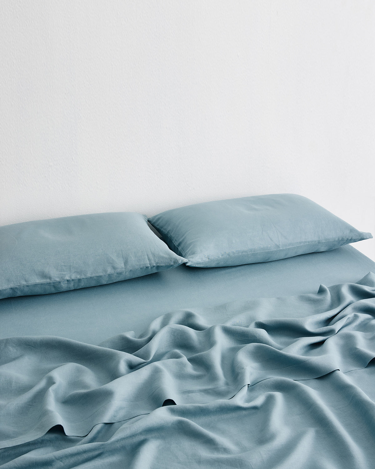 Lagoon 100% French Flax Linen Fitted Sheet - Image 3