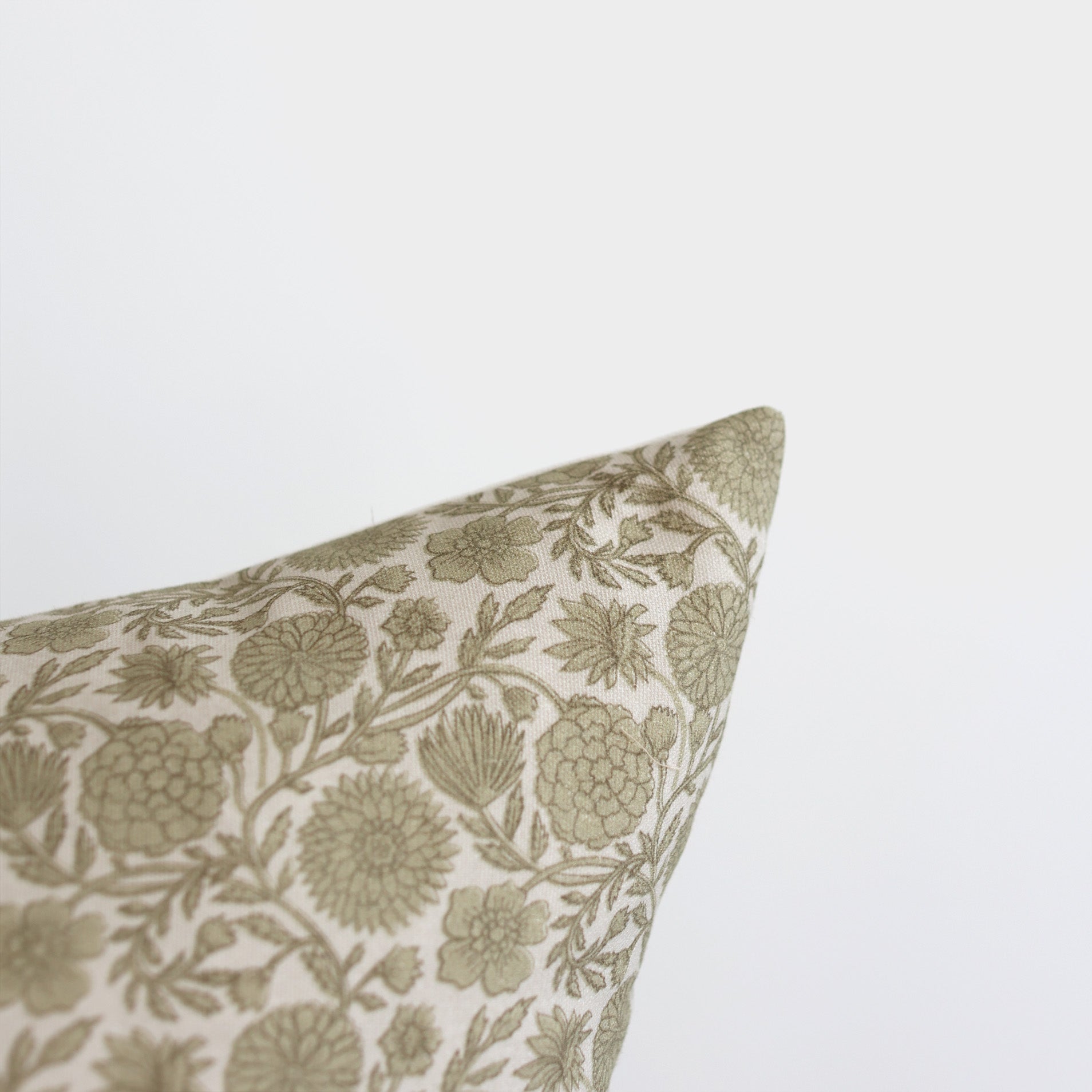 Gracie in Green - Lumbar - 12x20 | 12x40 - Image 5