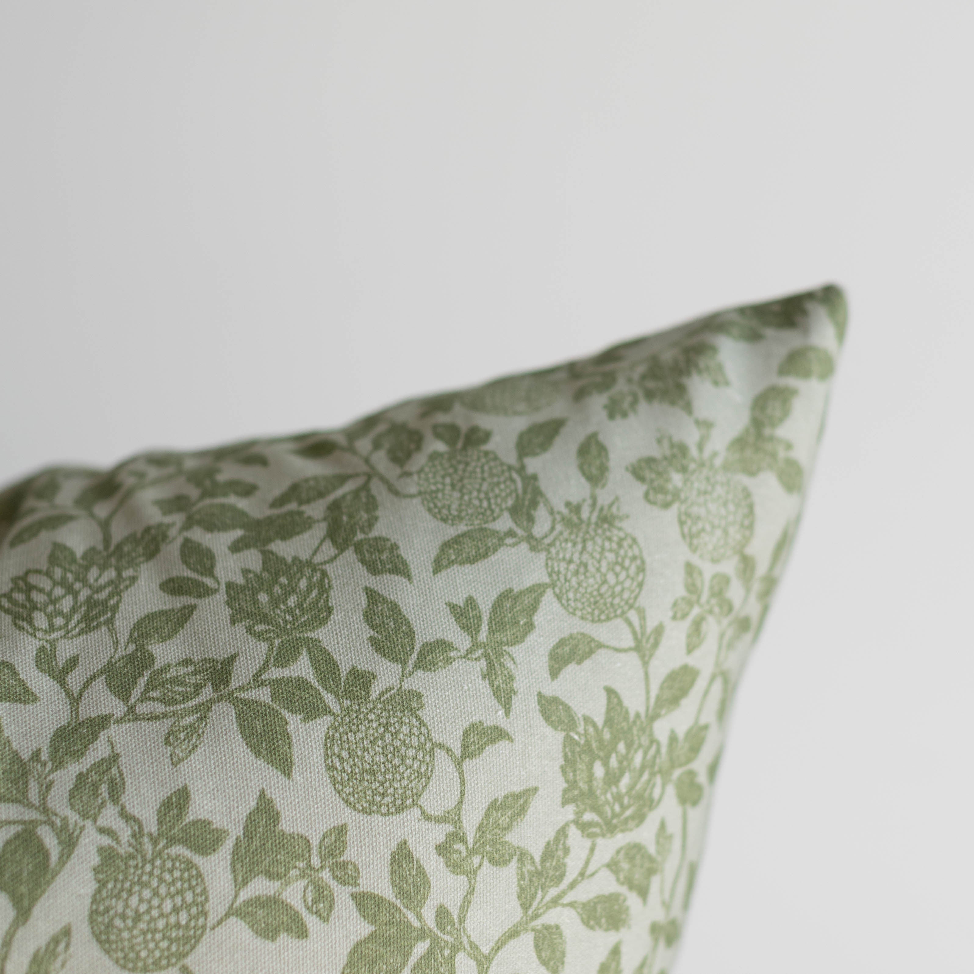 Ivy - 18 | 22 - Image 2