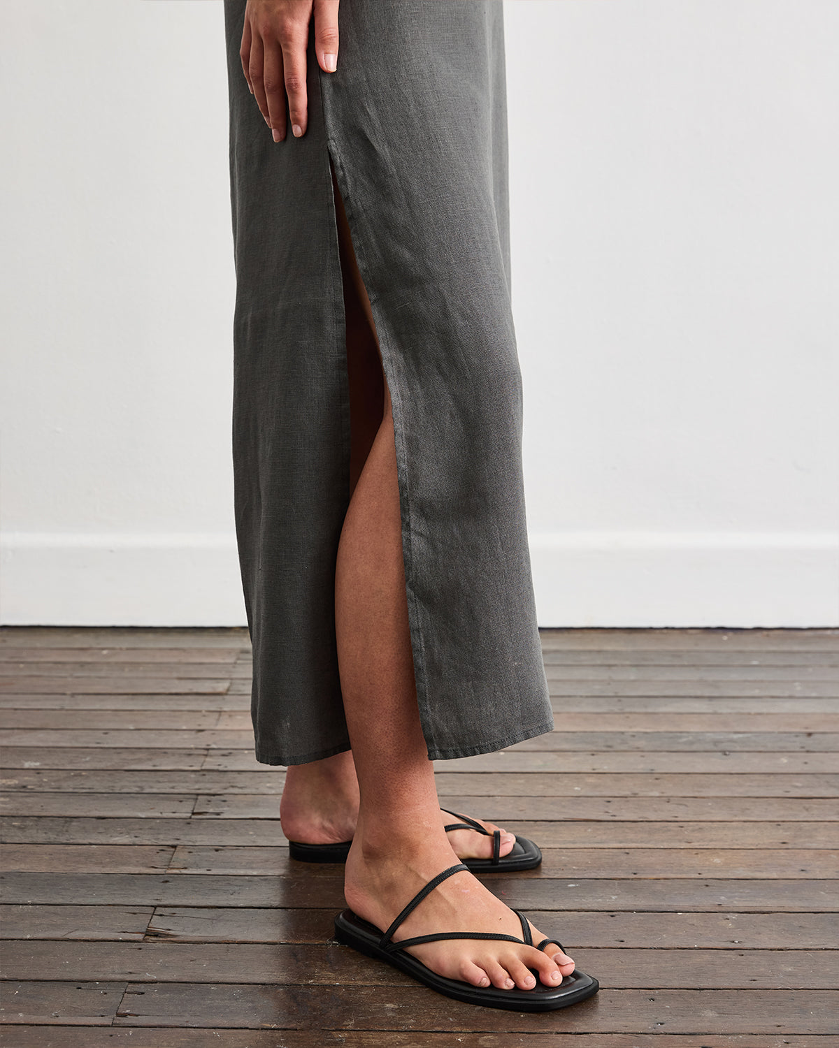 Boulevard Linen Maxi Dress in Charcoal - Image 5