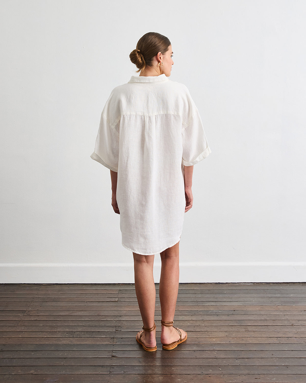 Villa Linen Shirt Dress in White - Image 3