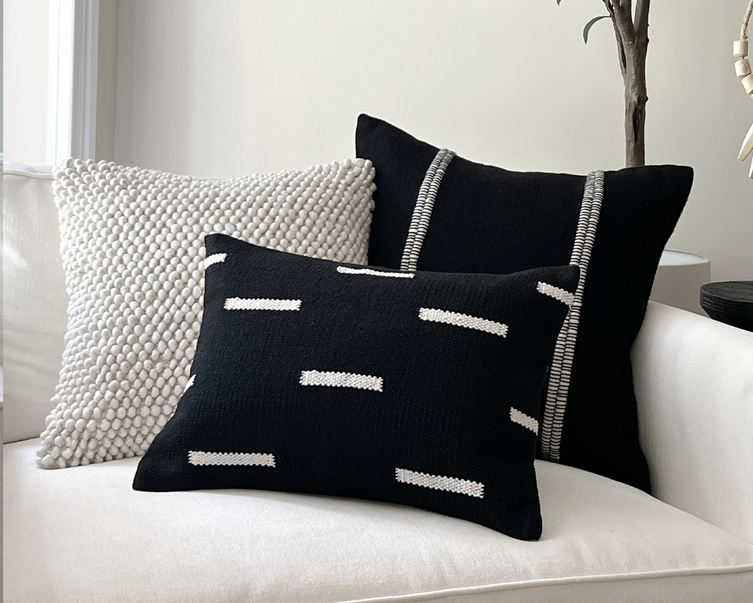 Nina. Black and Ivory - Image 2