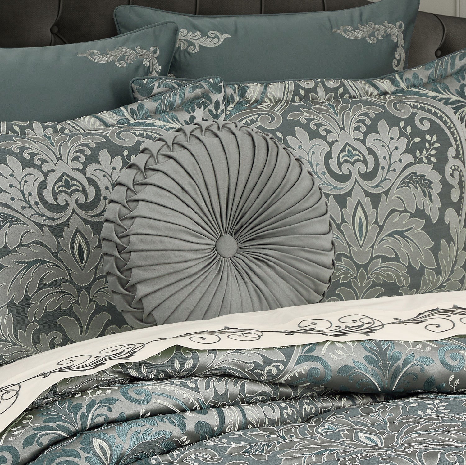 Renata Tufted Round Decorative Throw Pillow