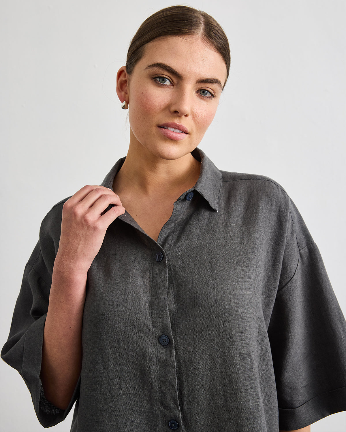 Villa Linen Shirt Dress in Charcoal - Image 4