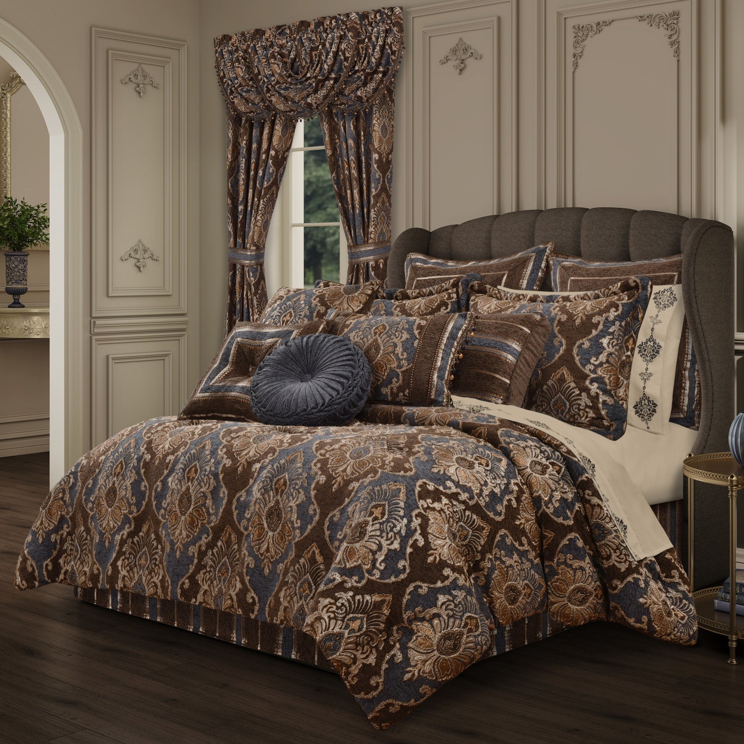 Sofia Comforter Set