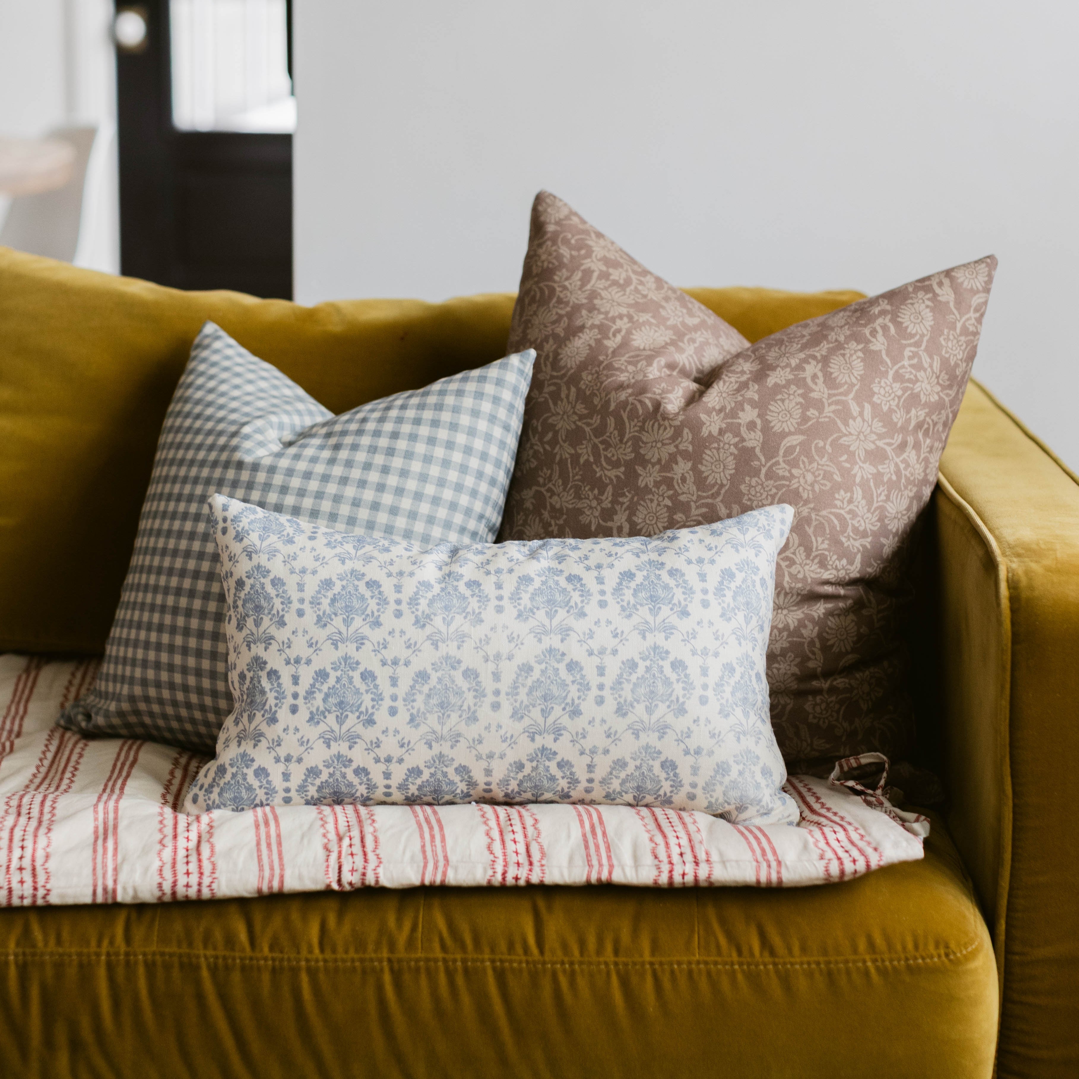 Clara in linen - 12x20 - Image 4