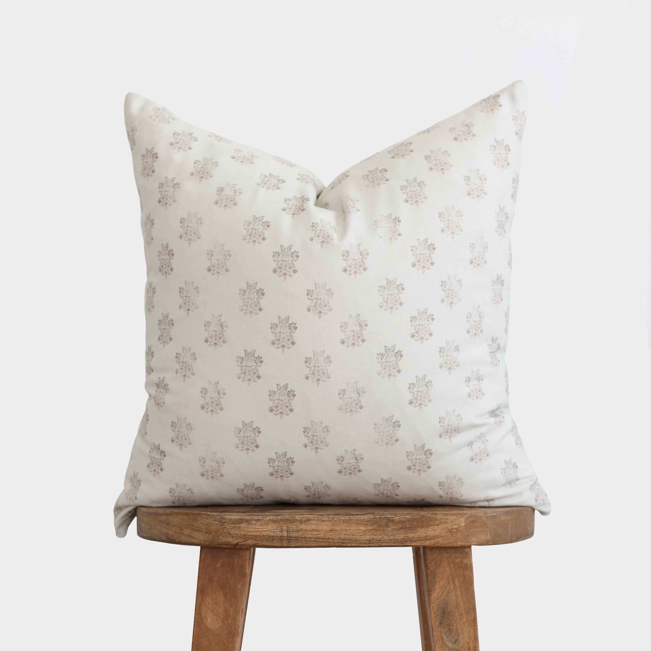 Lyla - 18 | 22 | 24 | 26