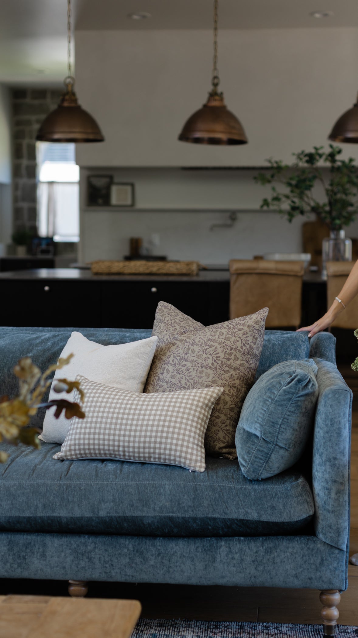 Boucle in Off White - 18 | 20 | 22 | 26 - Image 14