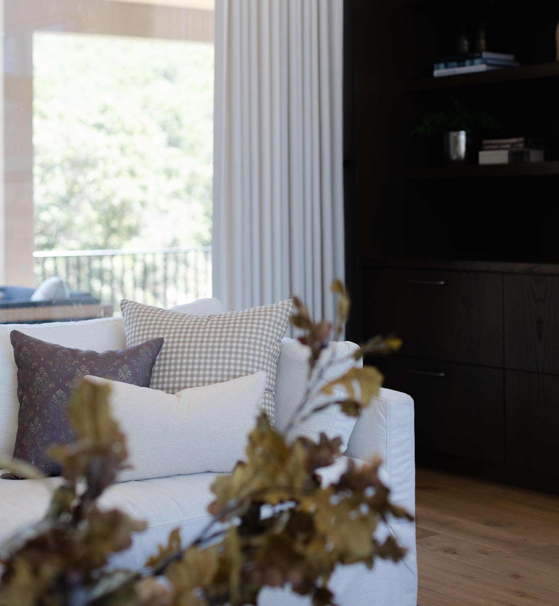 Boucle in Off White - 18 | 20 | 22 | 26 - Image 9