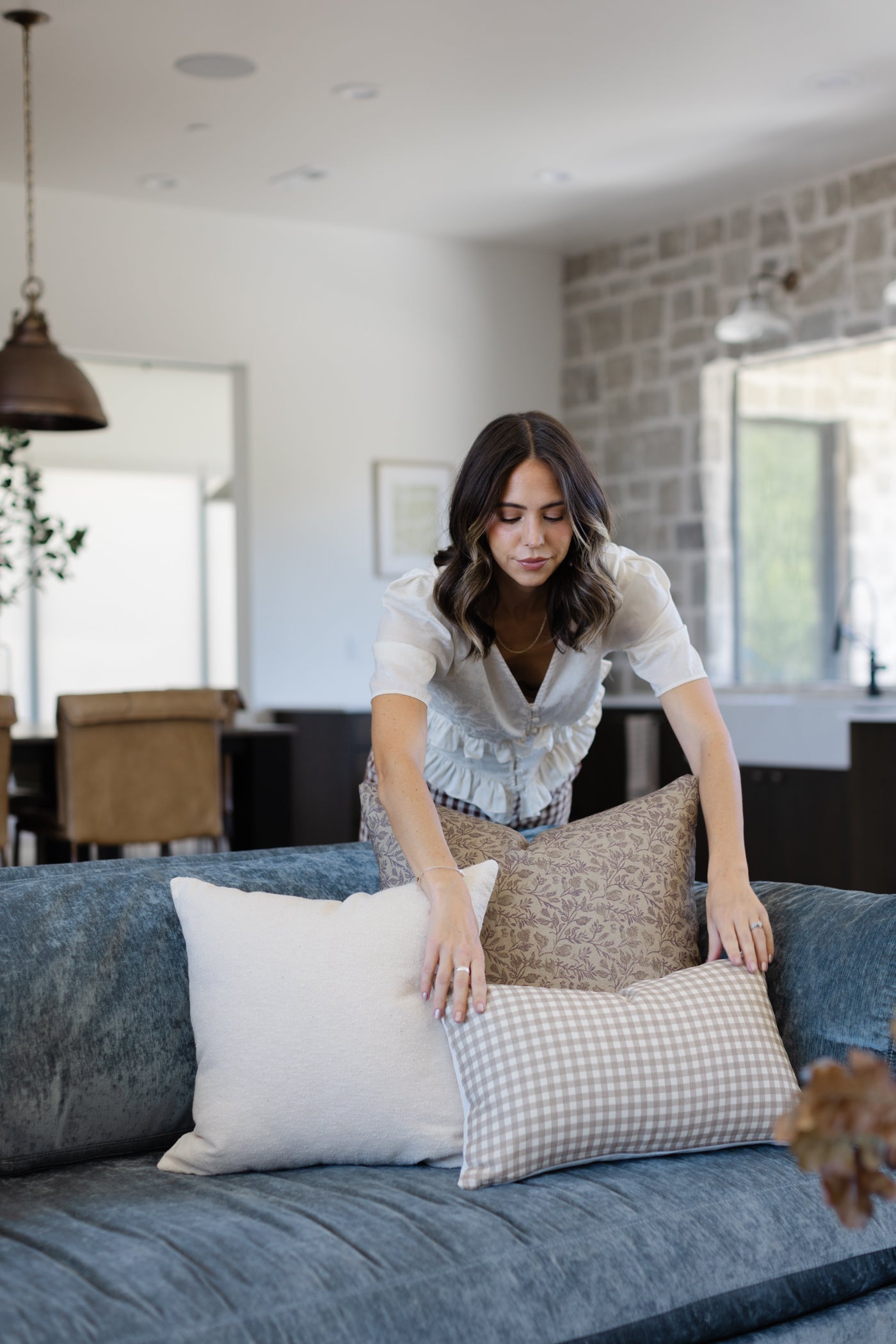 Boucle in Off White - 18 | 20 | 22 | 26 - Image 11